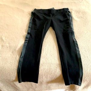 Leggings with leather stripe